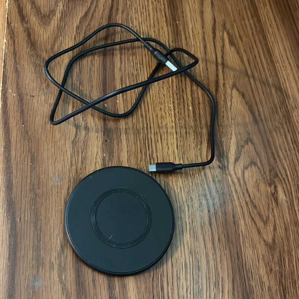 NWOT ONN Wireless Phone Charger 2 pc Circle & Cord Model No. ONB18WI701 DC 5V/2A
